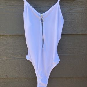 PRETTYLITTLETHING white ribbed bodysuit
